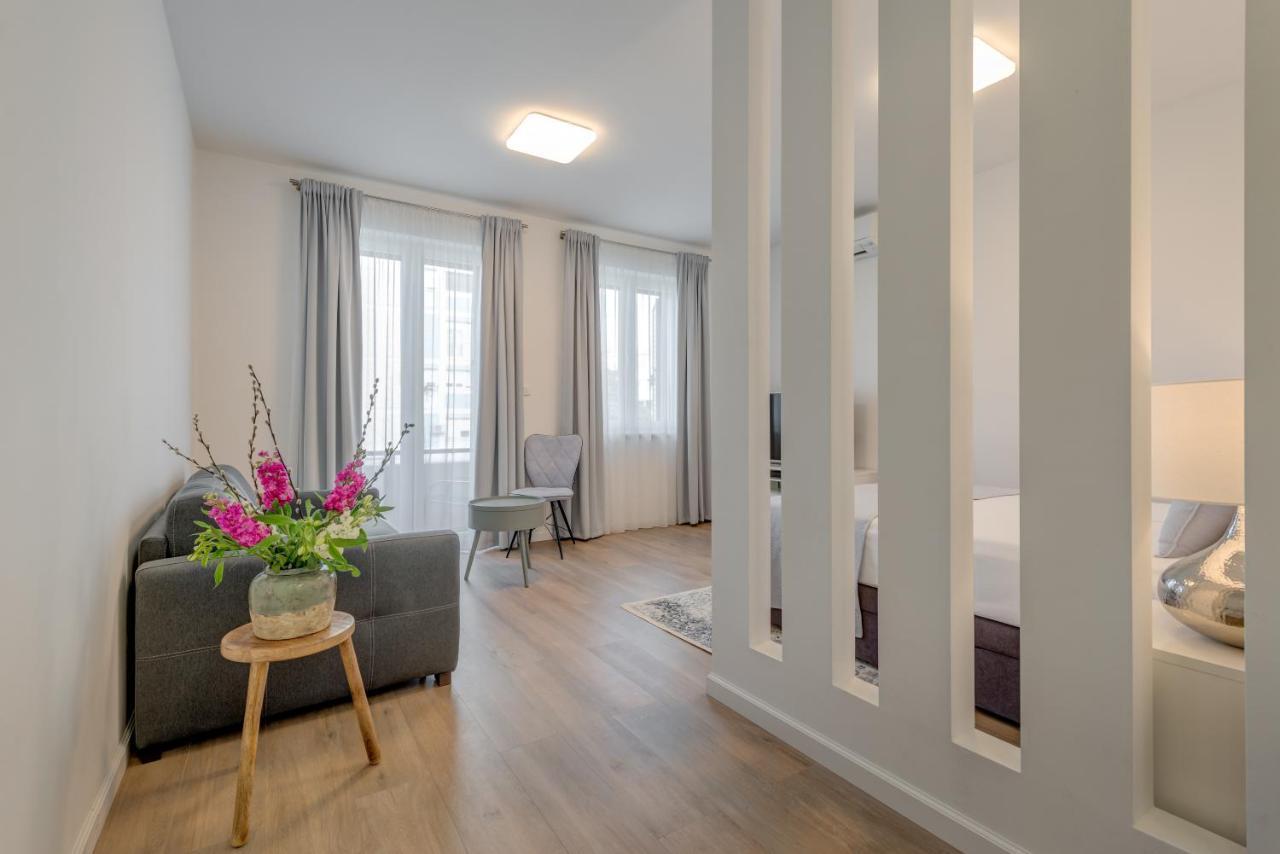 Capital Apartments And Rooms Spalato Esterno foto
